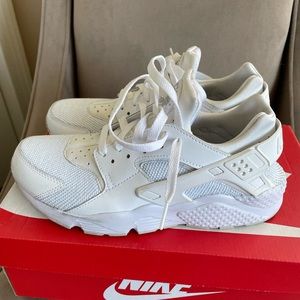 White Nike huarache
